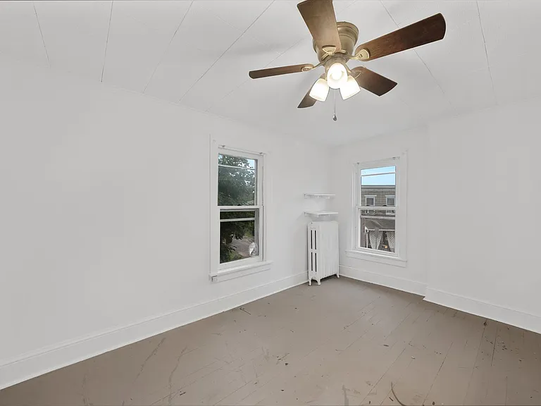 958 Queen St — Photo 24