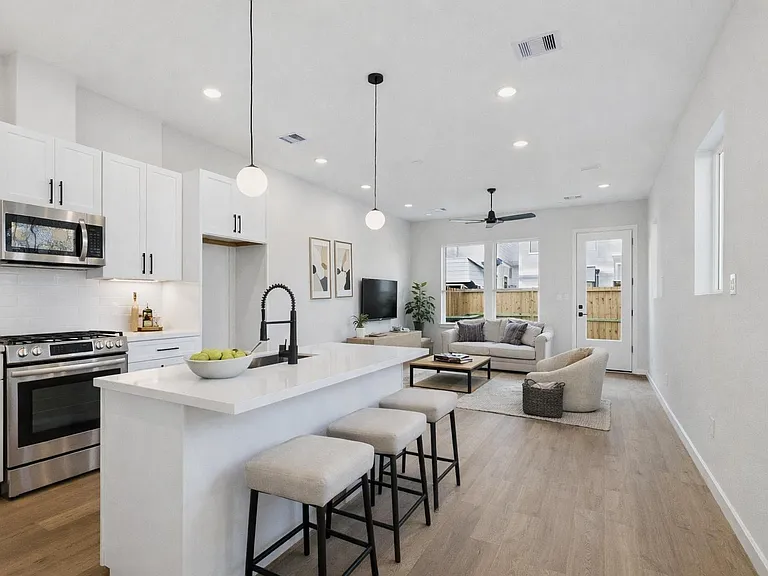 5032 Creekmont Dr — Photo 2