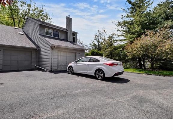 3rd image of 1005 Brooke Club Dr