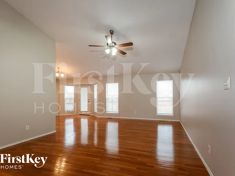 14 Rivermeadows Dr — Photo 3