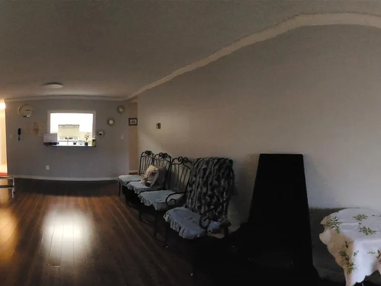 1050 Howie Ave — Photo 5