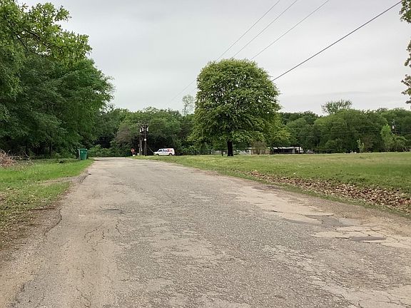 4th image of 123 Lakeshore Dr
