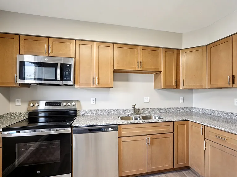 Charleston Square Apartments — Photo 33