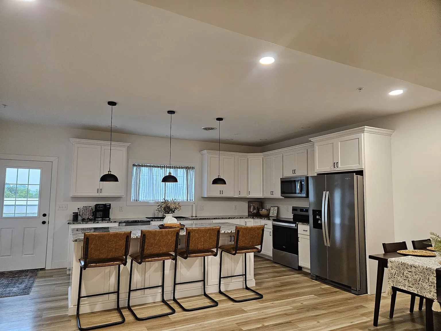 3 bed, 1875 sqft, $2,650 — Photo 3