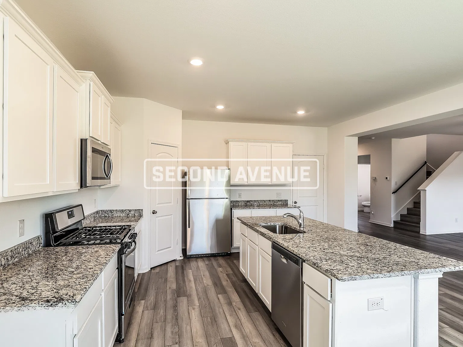 4 bed, 2.5 bath, 2205 sqft, $1,969 — Photo 2