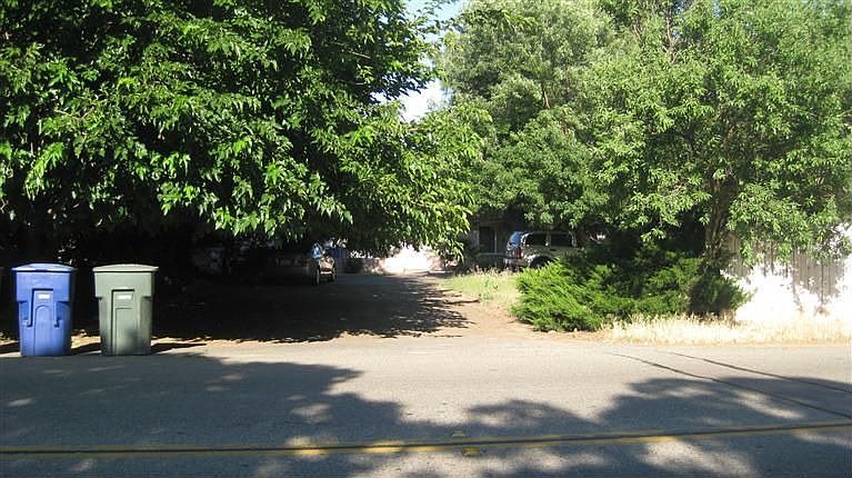2nd image of 879 N Armstrong Ave