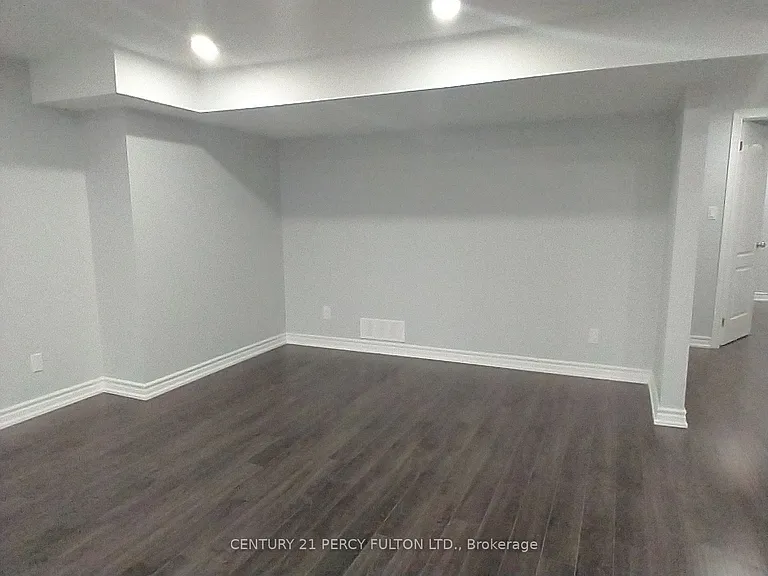 401 Anderson St — Photo 2