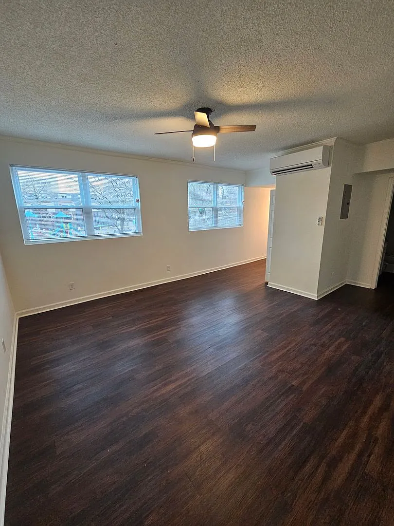 411 Parkway — Photo 3