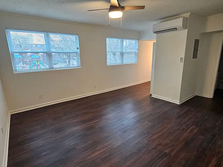 411 Parkway — Photo 3