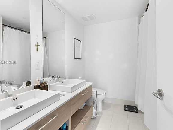 4th image of 1300 S Miami Ave #24411