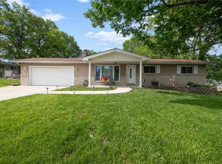 2 Ashwood Dr, Fenton, MO 63026