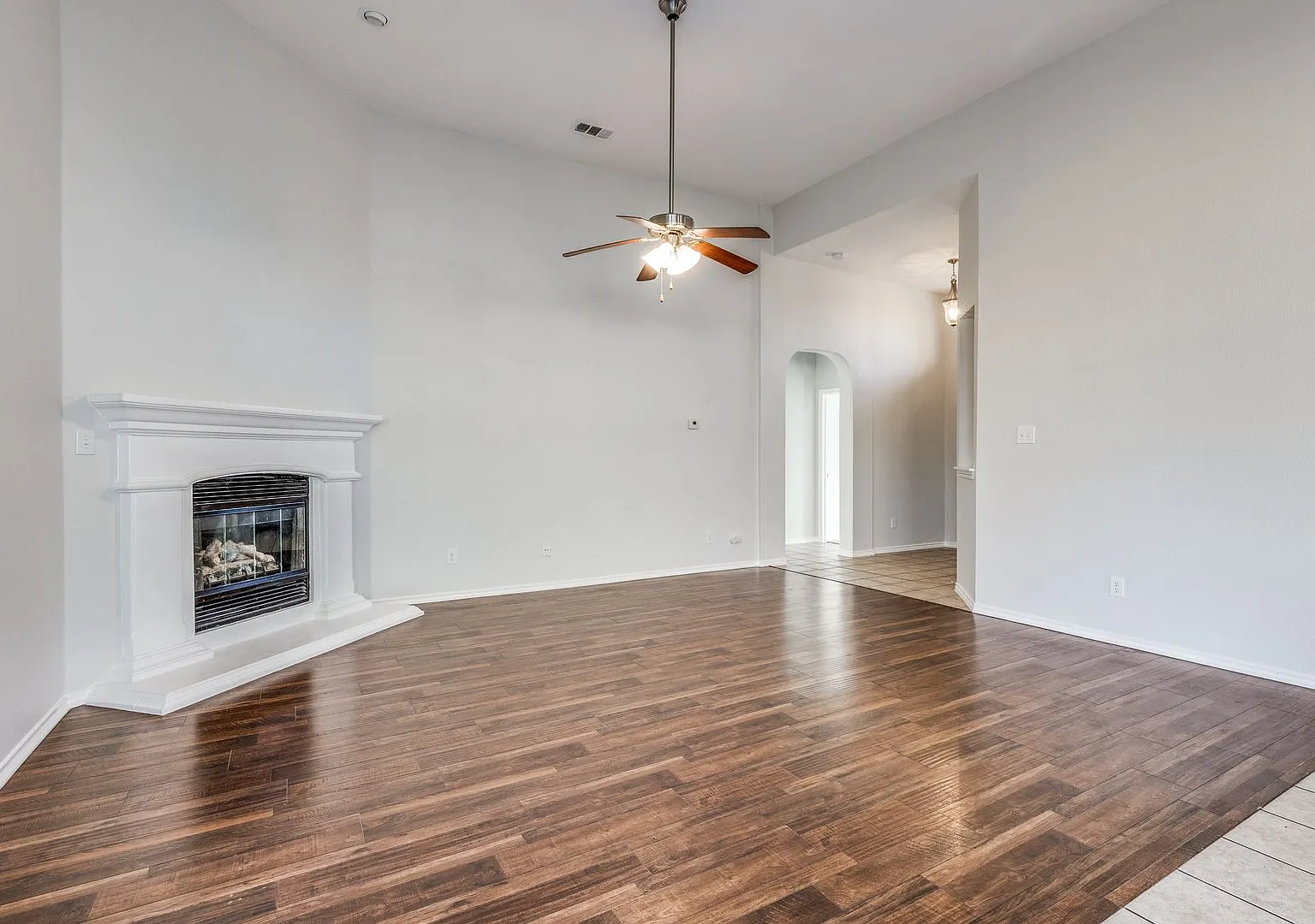 Charming 3-Bedroom Home in Fort Worth's Tehama Ridge Community — Photo 3