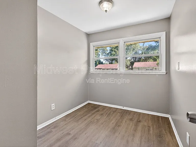 345 Caithness Rd — Photo 10