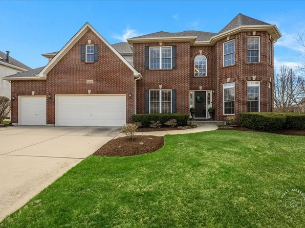 591 Cole Dr, South Elgin, IL 60177