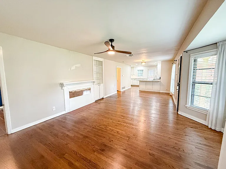 3766 Park Ln — Photo 2
