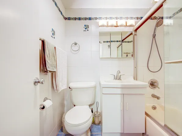 66-36 Yellowstone Boulevard image 13 of 22