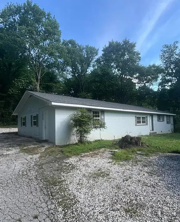 2 bed, 950 sqft, $1,300 — Photo 2