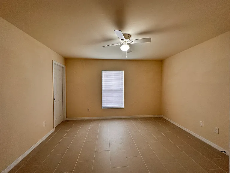 1136 SE 9th Ct — Photo 13