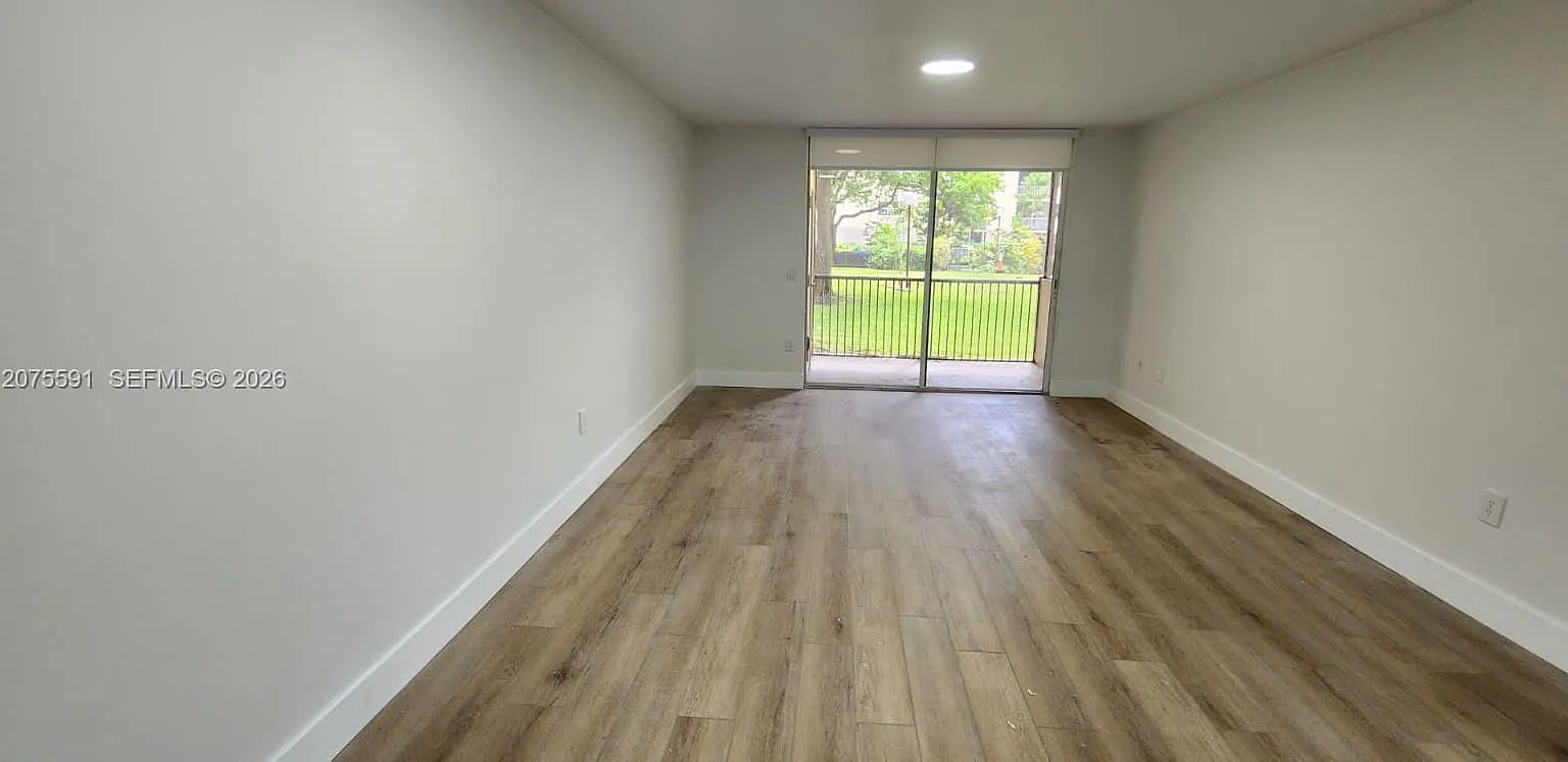 Las Vistas At Doral Condo — Photo 4