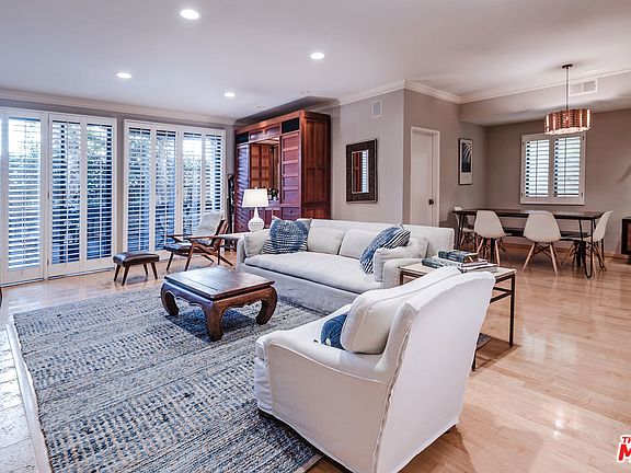5th image of 621 S Barrington Ave APT 105