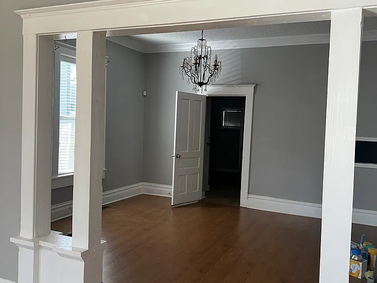 1905 Ivy St — Photo 2