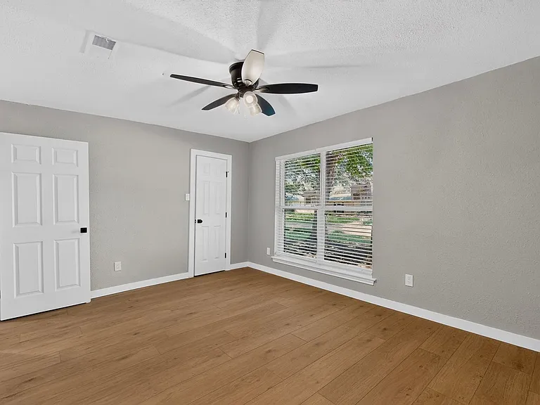 2308 Chamberlain Dr — Photo 36