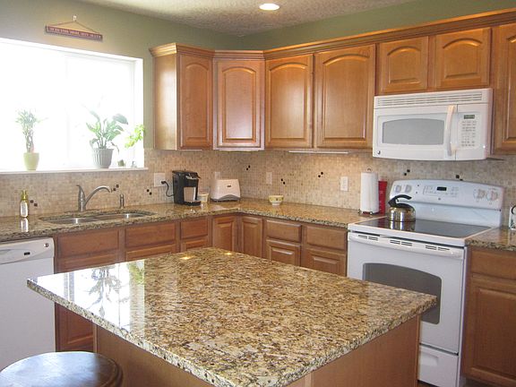 4th image of 1000 SW Latour Peak St