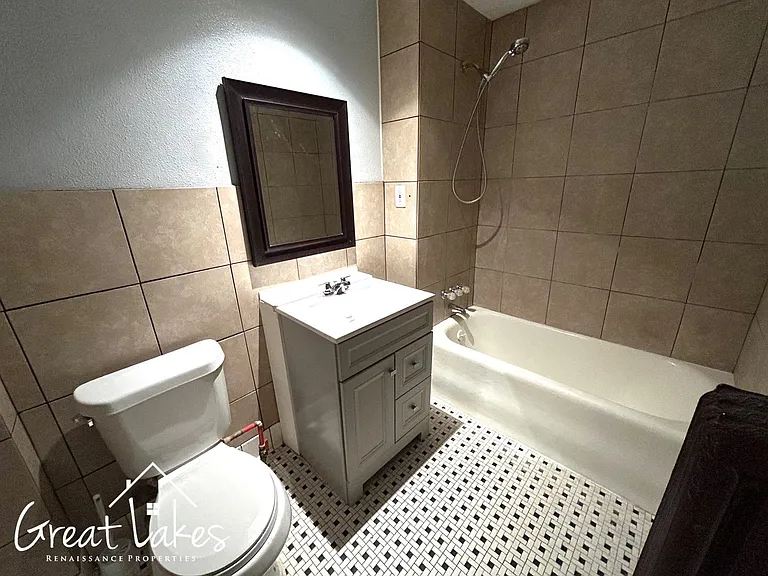645 Gladstone St — Photo 13