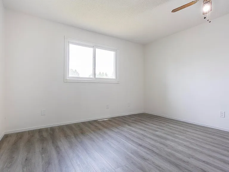 48 Greystone Dr — Photo 17