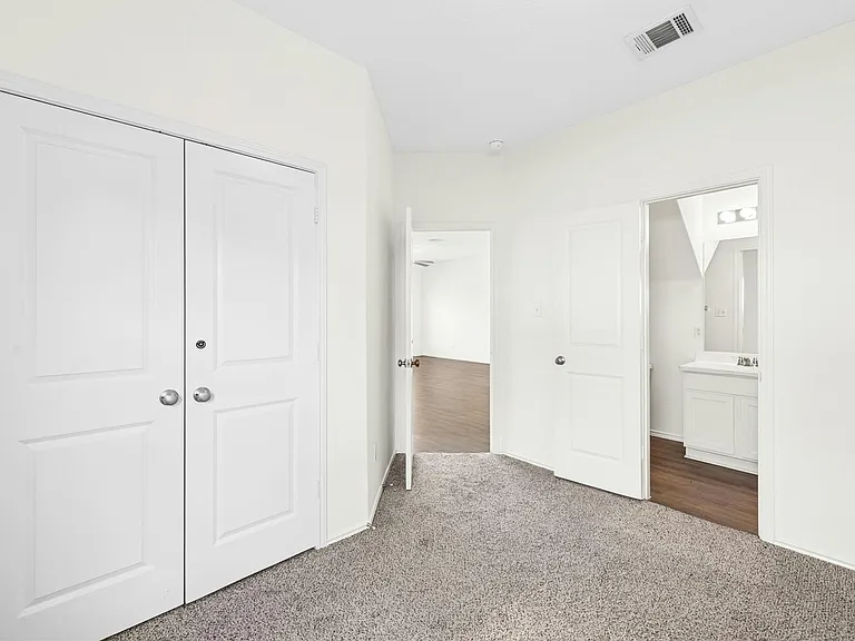 513 Circle Way — Photo 16