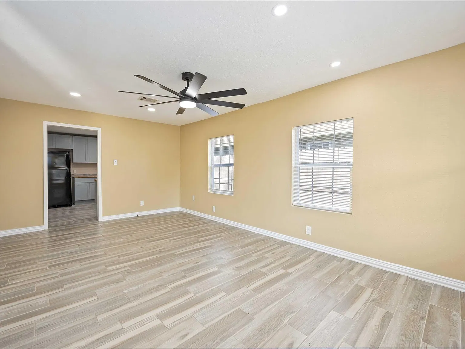4 bed, 2.0 bath, 1440 sqft, $2,076 — Photo 4