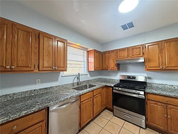 3rd image of 4812 Trenton St