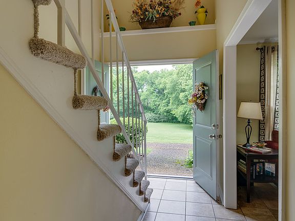 3rd image of 525 Plantation Ct