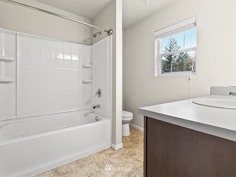 2nd Full Bathroom