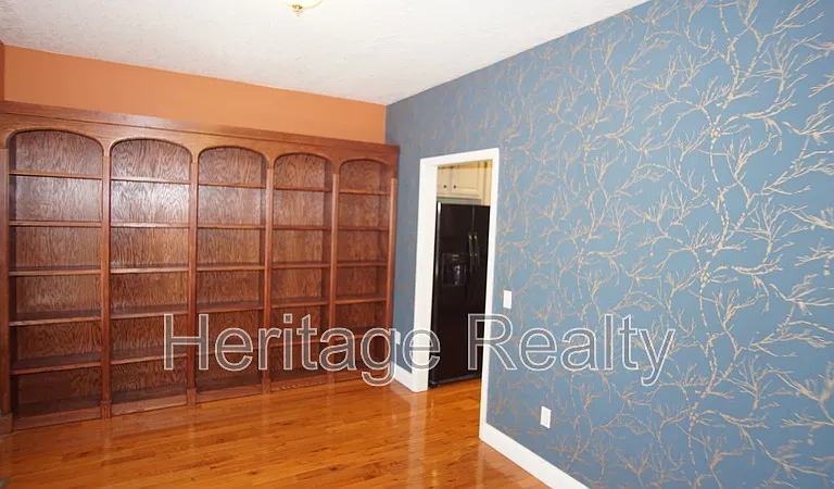 3006 Franklin Ave — Photo 3