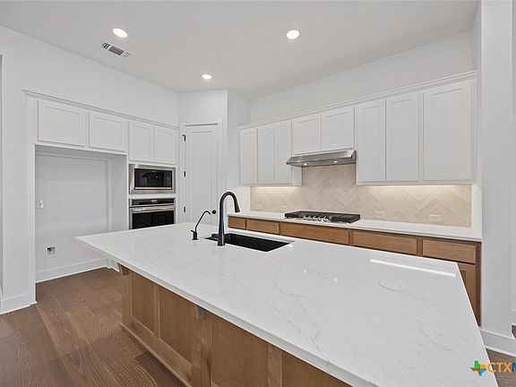 2nd image of 260 Menlo Bnd