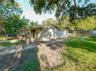 220 Hinken St, Clute, TX 77531