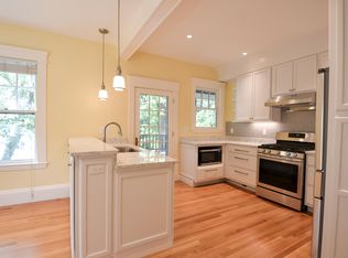 17 Lakeview Rd FLOOR 2, Winchester, MA 01890