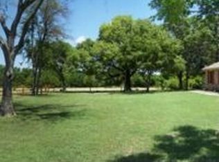 2801 Howard Rd, Waxahachie, TX 75165