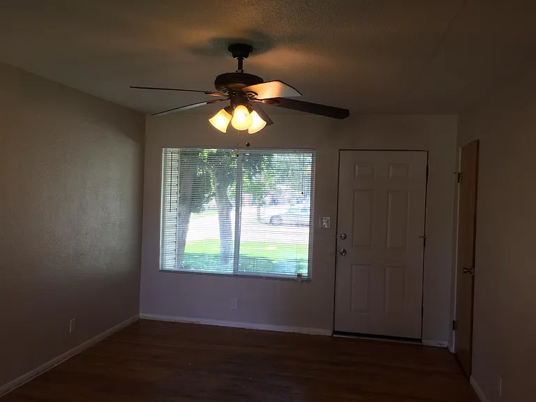 512 E Lincoln Ave — Photo 3