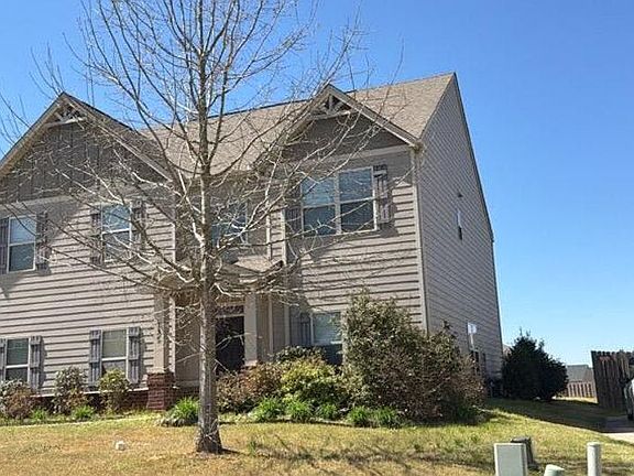 2nd image of 135 Oakwood Dr
