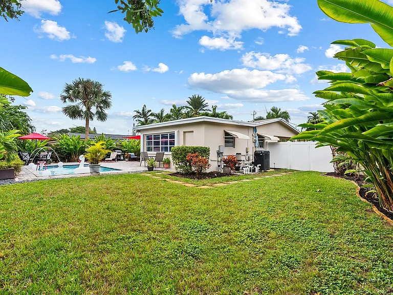 2640 NW 9th Ln — Photo 38
