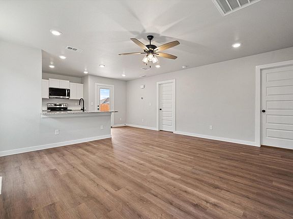 4th image of 14408 Paris Ave