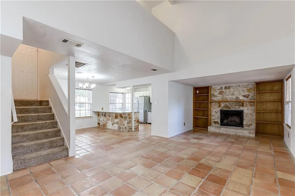 4 bed, 3.0 bath, 2010 sqft, $2,450 — Photo 1