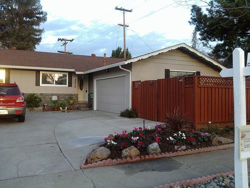 2nd image of 3858 Cherry Ave