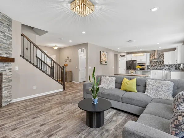 524 Aidan Cv, Eagan, MN 55123