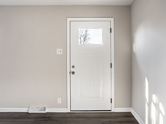 5th image of 1126 Lawrence Ave