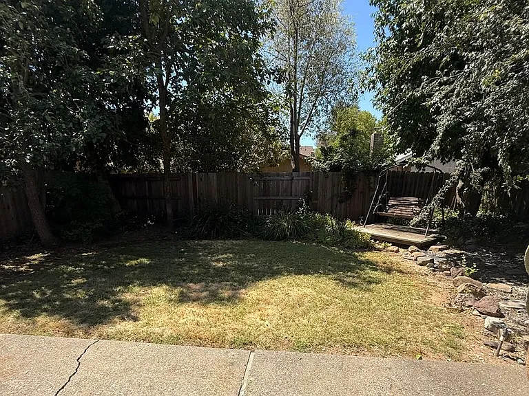 628 Isla Pl — Photo 2