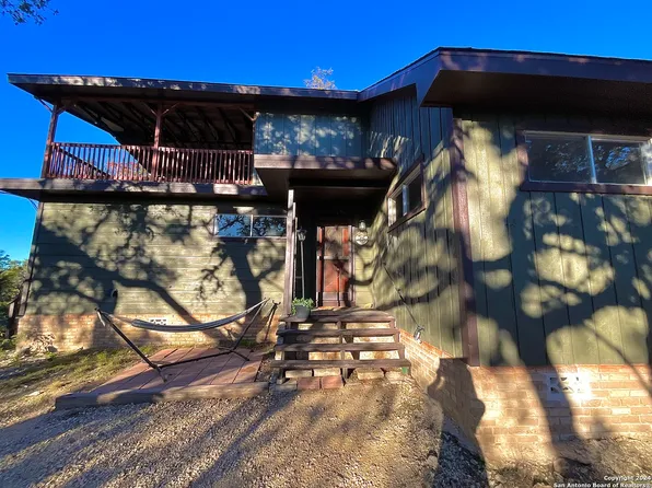 400 BLACK BASS RD, Lakehills, TX 78063