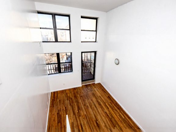 2nd image of 218 Montrose Ave #2L